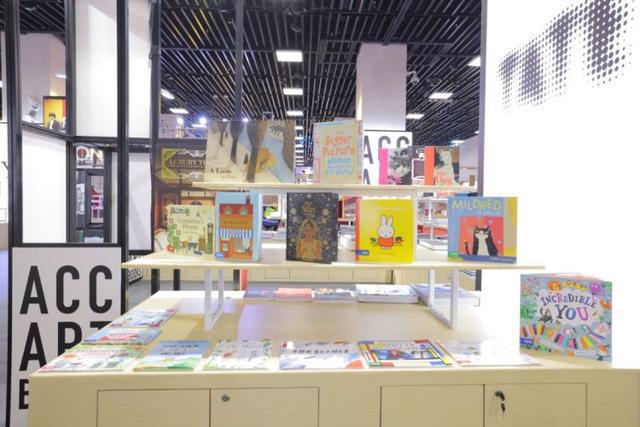 上海国际艺术书展在浦东开幕